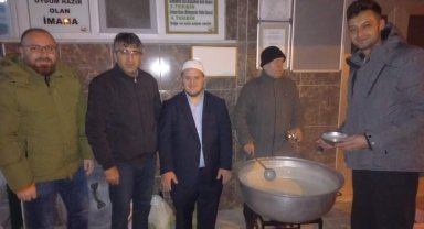 Down sendromlu muhtar adayı Mücahit Kırdaş her sabah camilerde çorba dağıtıyor