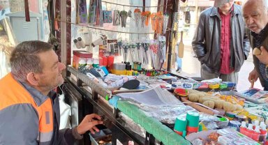 Engelli Aktaş çocukluğundan bu yana çalışıp ekmeğini taştan çıkarıyor
