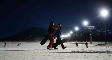 Erciyes'te gece kayağı başladı