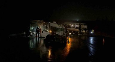 Eskişehir'de 2 belediye otobüsü ile 1 karavan çarpıştı: 14 kişi yaralandı