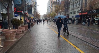 Eskişehir'de yağışlı hava etkili olmaya başladı