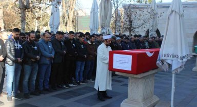 Evinde hayatını kaybeden emekli Astsubay toprağa verildi