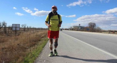 Fransa'dan yola çıkan koşucu, koşa koşa Adana'daki maratona gidiyor