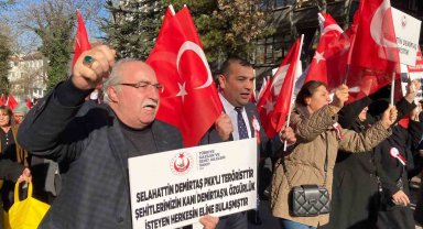 Gaziler ve şehit yakınlarından DEM Parti önünde eylem