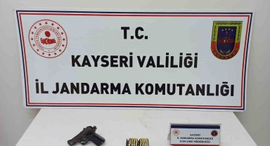 Gazinoda ruhsatsız tabanca ve uyuşturucu ele geçirildi
