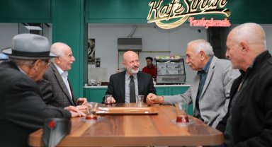 Gençlerden Başkan Çolakbayrakdar'a hizmet teşekkürü