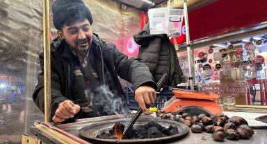 Herkes eğlenirken, onlar ekmek derdinde