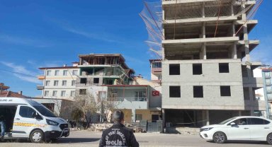 İnşaatta merdiven boşluğuna düşen kalıp ustası hayatını kaybetti