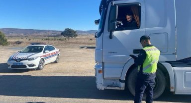 Jandarma 237 sürücüye 415 bin 298 TL para cezası kesti