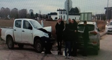 Kavşağa kontrolsüz giren araçlar çarpıştı : 5 yaralı