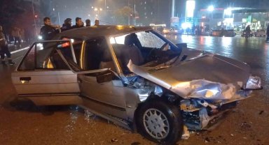 Kırıkkale'de iki otomobil kafa kafaya çarpıştı: 9 yaralı