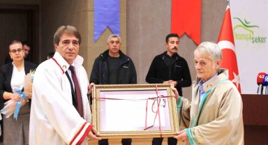 Kırım Tatar Halkının Milli Lideri Kırımoğlu'na Konya'da fahri doktora verildi