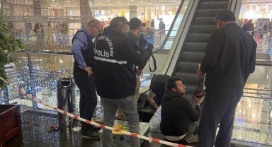 Konya'da 1,5 yaşındaki çocuğun yürüyen merdivende kopan 2 parmağı yerine dikildi