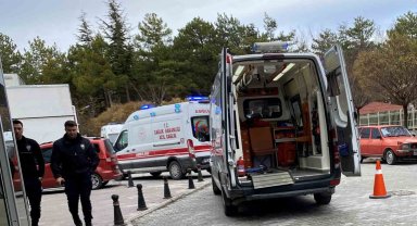Konya'da demir kapı işçinin üzerine devrildi