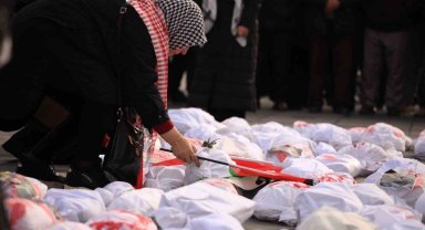 Konyalı kadınlardan İsrail'e "bebek kefenli" tepki