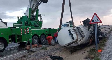 Mazot yüklü tanker ile tır çarpıştı: 1 yaralı