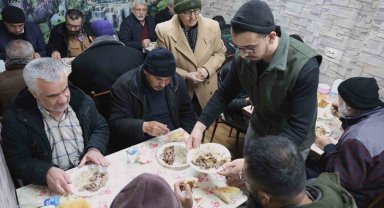 Meczuplara yemek yedirerek, diş kirası verip dua alıyorlar