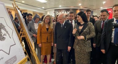 MHP lideri Bahçeli, "Yeni Yüzyılın Kara Kalem Sergisi"ne katıldı