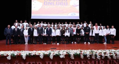 Niğde'de aşçılık bölümü öğrencileri önlük giydi