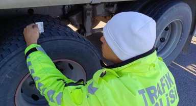 Niğde'de kış lastiği denetimlerinde 76 araca para cezası kesildi