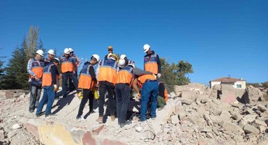 Niğde'de üniversite koruma ve güvenlik görevlilerine "AFAD Gönüllüsü" eğitimi verildi