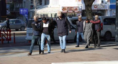 Ölüm emri veren DEAŞ'lılar sınır dışı edildi
