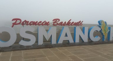 Osmancık'ın tarihi kale ve köprüsü siste kayboldu