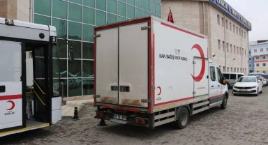 Polis ekiplerinden kan bağışı kampanyasına destek