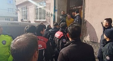 Polisten kaçmak isterken havalandırma boşluğunda sıkıştı