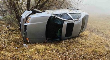 Şarampole devrilen otomobilin sürücüsü yaralandı