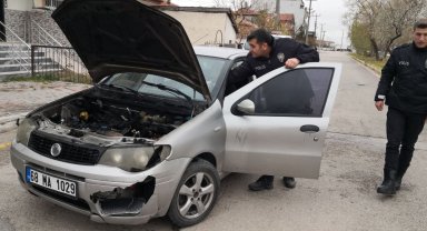 Seyir halindeki otomobilin motor kısmı yandı