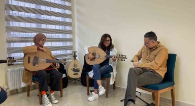 Sincan'da genç müzisyenler kulakların pasını sildi
