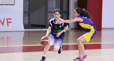 Sivas'ta okullar basketbolda yarıştı