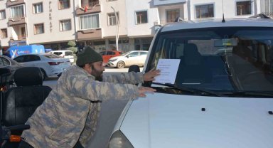 Sorgun'da engelli park yerlerini işgal eden sürücülere farkındalık notu