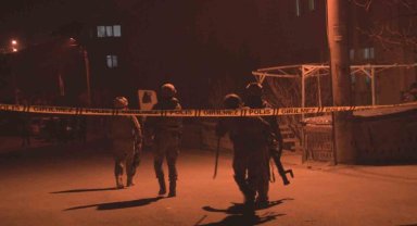 Tüfekle polise direnen şahsı özel harekat polisi etkisiz hale getirdi