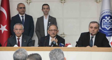 Turkuaz Seramik ERÜ'ye sağlık cihazı bağışlandı