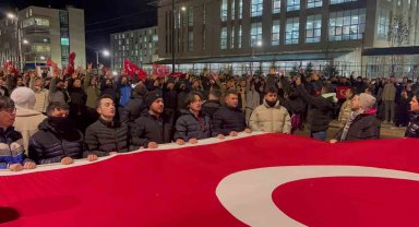 Üniversite öğrencileri şehitler için yürüdü
