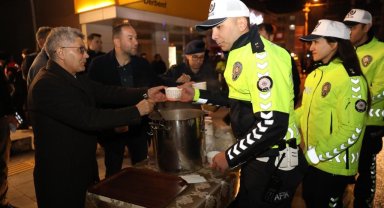 Vali Çelik yılbaşı gecesi çalışan kamu görevlilerini ziyaret etti