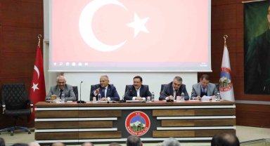 Vali Çiçek mahalle muhtarlarını dinledi