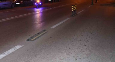 Yol ayırım dubaları sorumsuz sürücülerin hedefi oldu