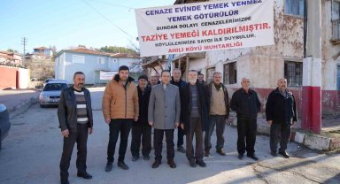 20 yıldır sürüyordu, pankartla duyurdular: Bu köyde taziye yemeği kaldırıldı