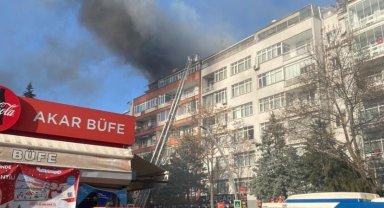 Ankara'da çatı yangını kontrol altına alınamıyor