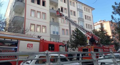 Apartman dairesinde çıkan yangın korkuttu