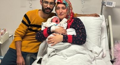 Bakan Mahinur Özdemir Göktaş'tan 2024 yılının ilk bebeklerine ziyaret