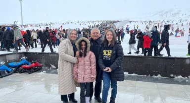 Başkan Büyükkılıç, Erciyes Kayak Merkezi'nde kayak severlerle buluştu