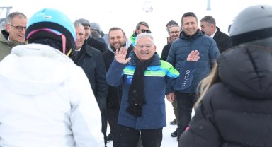 Başkan Büyükkılıç, Erciyes'te kayak tutkunlarıyla bir araya geldi