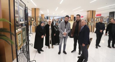 Başkan Büyükkılıç, Esma'ül Hüsna Hüsn-i Hat Sergisi'ni gezdi