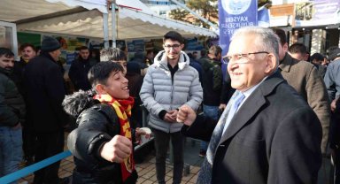 Başkan Büyükkılıç, hizmeti vatandaşın ayağına götüren çadırları ziyaret etti