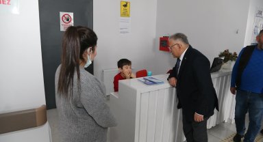Başkan Büyükkılıç, sağlık çalışanlarını ziyaret etti
