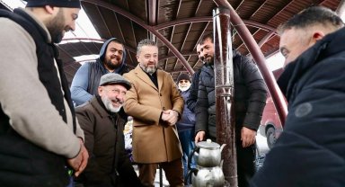 Başkan Çolakbayrakdar esnaf ve vatandaşlarla birlikte